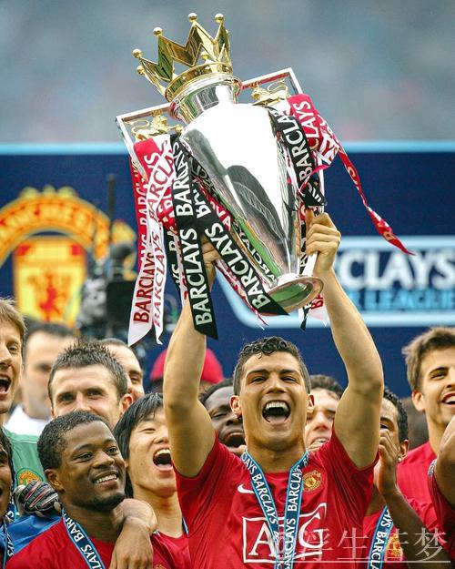 英超传奇罗比-萨维奇执教首秀,率队勇夺英格兰第七级联赛冠军成功升级 英超传奇罗比-萨维奇执教首秀,率队勇夺英格兰第七级联赛冠军成功升级