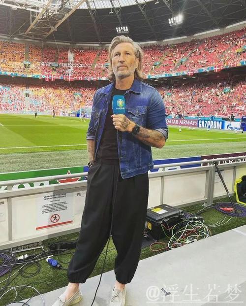 英超传奇罗比-萨维奇执教首秀,率队勇夺英格兰第七级联赛冠军成功升级 英超传奇罗比-萨维奇执教首秀,率队勇夺英格兰第七级联赛冠军成功升级